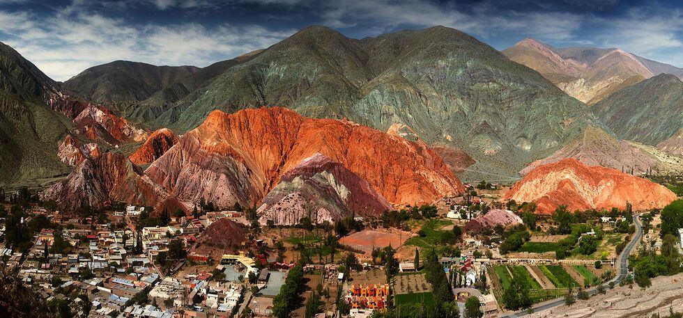 Llamada popularmente «Tacita de Plata», se encuentra ubicada en un fértil valle, en la confluencia de los ríos Grande y Xibi Xibi. (Foto: Avantrip)