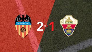 Valencia logra 3 puntos al vencer de local a Elche 2-1