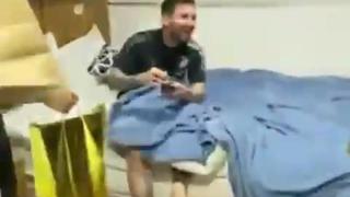 Lo sacaron de la cama: plantel de Argentina sorprendió a Lionel Messi en su cumpleaños número 34 [VIDEO]