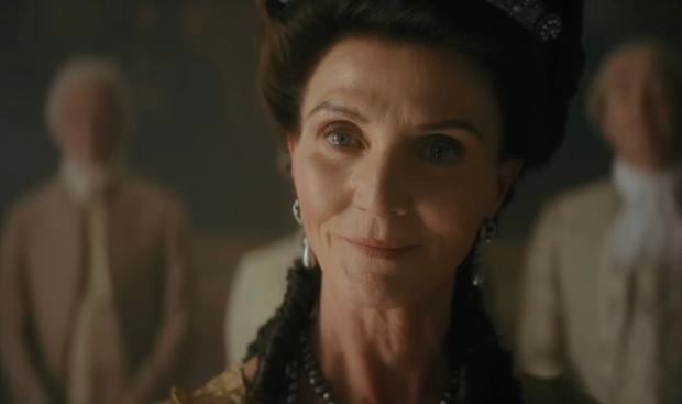 Michelle Fairley como la princesa Augusta en "La reina Charlotte: Una historia de Bridgerton" (Foto: Netflix)