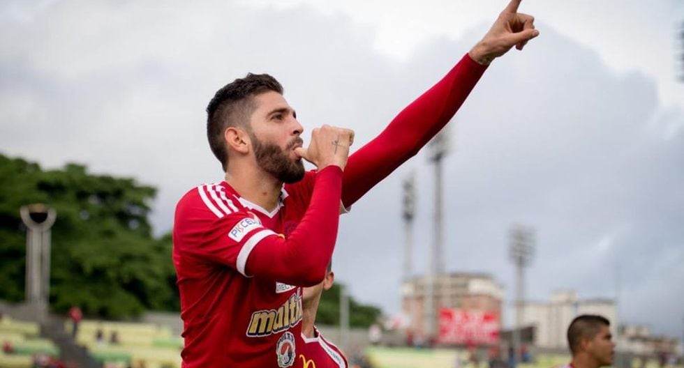 Rubert Quijada, lateral izquierdo del Caracas FC, asomarÃ­a en tienda blanquiazul. (Foto: Caracas FC)