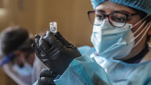 México distribuyó primeras vacunas de CanSino envasadas a lo largo del país este lunes (Foto: Getty Images)