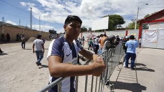 Hinchas con camiseta de Alianza Lima fueron al estadio pese a prohibición [FOTOS]