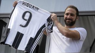 Gonzalo Higuaín a Juventus: la ovación de los hinchas en su llegada a Turín