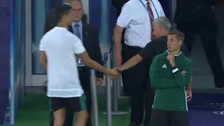 Como los mejores amigos: el encuentro entre Cristiano y Mourinho en la Supercopa [VIDEO]