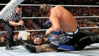 Pelea entre Roman Reigns y AJ Styles continuó fuera de cámaras