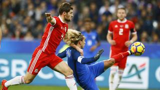 De tijerita y a celebrar: golazo Griezmann para el primero de Francia sobre Gales [VIDEO]