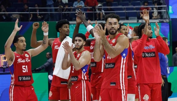 Puerto Rico celebra el triunfo sobre República Dominicana y sigue en carrera en el Mundial de Baloncesto 2023. (Foto: EFE)