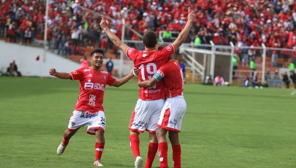 Cienciano puso el 1-0 ante Bolívar a inicios del amistoso por la 'Tarde del ‘Papá’. (Foto: GEC)