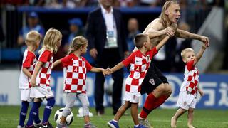 ¡Llenos de Vida! Hijos de los seleccionados de Croacia celebran con aficionados en la tribuna [VIDEO]