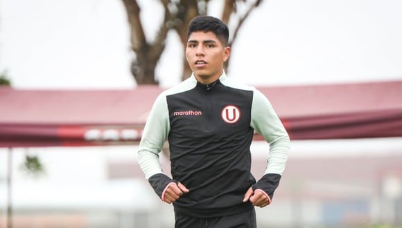 Piero Quispe calentó el Universitario vs. Alianza Lima (Foto: prensa U)