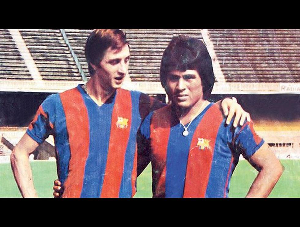 Johan Cruyff y Hugo Sotil en el Barcelona (Getty Images).
