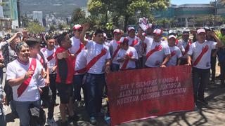 Selección Peruana: hinchas alientan con cánticos cerca al estadio Atahualpa de Quito [VIDEO]