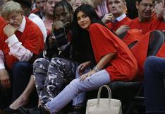 Kylie Jenner y su novio son criticados por estacionar en espacio para personas con discapacidad