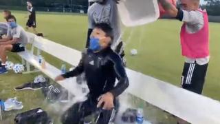No lo vio venir: Ruidíaz fue sorprendido con baño de agua helada en su cumpleaños [VIDEO]