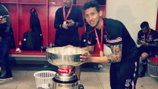 Instagram: Christopher Gonzales posó con la Supercopa de Chile