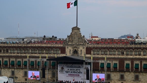 Las calles de la Ciudad de México se ven distintas con la aparición de charcos amarillos (Foto: AFP)