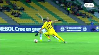 El sacrificado: Renato Solís evitó el 3-0 con gran acción en mano a mano ante jugador guaraní [VIDEO]