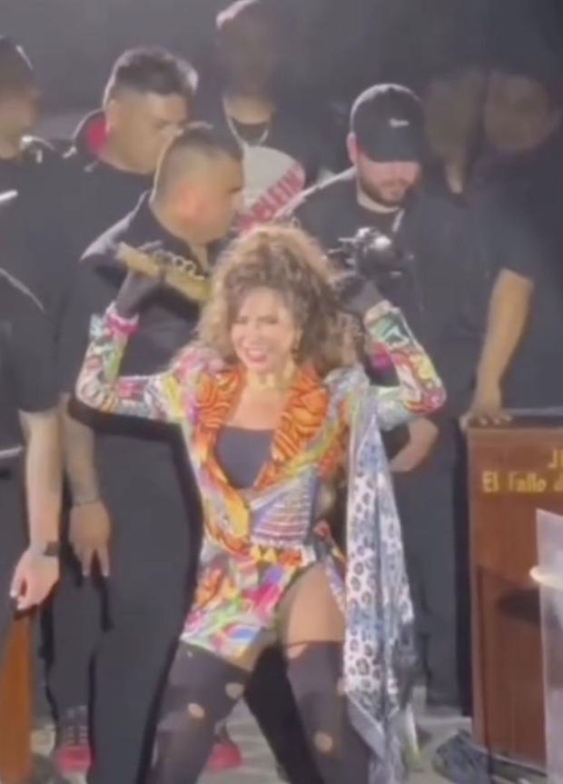 La cantante mexicana fue criticada por su gesto en su presentación en vivo (Foto: Reina Venenosa / Instagram)