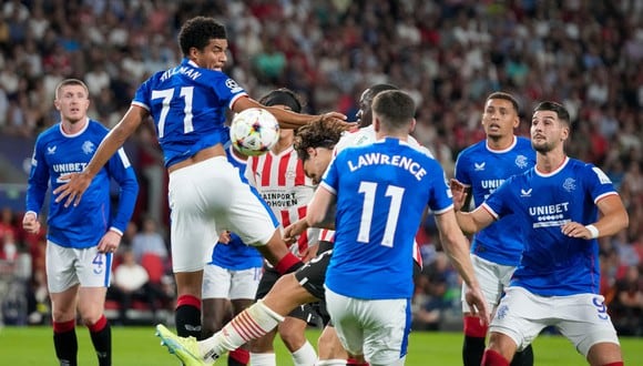 PSV y Rangers se enfrentaron en los Play Off de la Champions League. (Foto: AP)