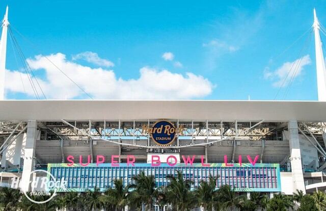 La fachada ya luce el emblema del SuperBowl LIV. (Foto: Facebook Hard Rock Stadium)