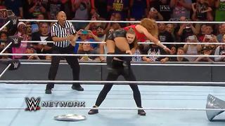 Ronda Rousey invadió el ring de Extreme Rules para atacar a Alexa Bliss y Mickie James [VIDEO]