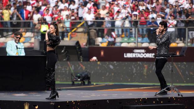 En la previa del partido cantaron varios artistas internacionales. (Foto: CONMEBOL)