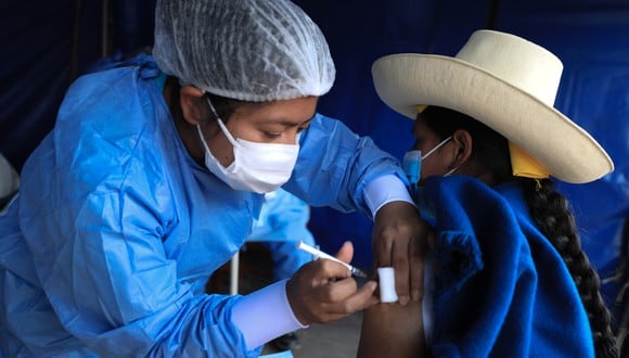 La pandemia por el COVID-19 no termina y es importante la vacunación (Foto: AAP)