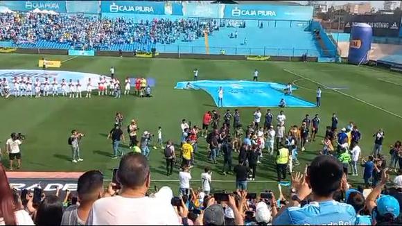Carlos Lobatón fue ovacionado tras ingresar al gramado del estadio Alberto Gallardo. (Video: Ubaldo Villalobos / Depor)