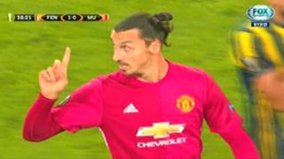 Árbitro quiso calmar enojo de Zlatan y este reaccionó retirándole la mano