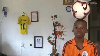 Qué clase de brujería es esta: niño nigeriano de 12 años es furor por increíble dominio del balón [VIDEO]