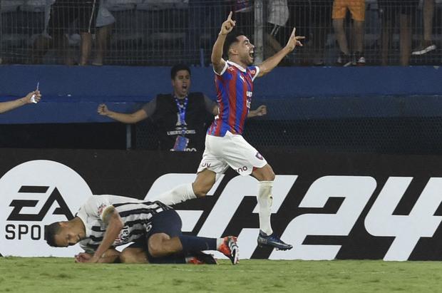 A Alianza Lima se le escapó el empate en el último minuto ante Cerro Porteño. (Photo by NORBERTO DUARTE / AFP)