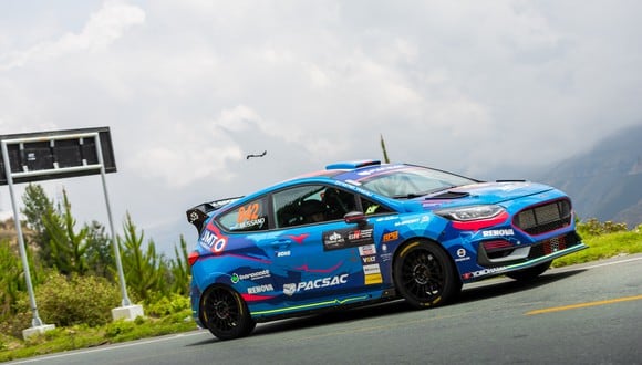Fuchs compite en esta edición a bordo de un Ford Fiesta Rally 3 y su navegante es el argentino Fernando Mussano.