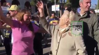 Tierna imagen: abuelita española alentó a Boca en el banderazo en Madrid [VIDEO]