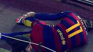 Neymar estuvo a punto de lesionarse al tropezar con un fotógrafo (VIDEO)