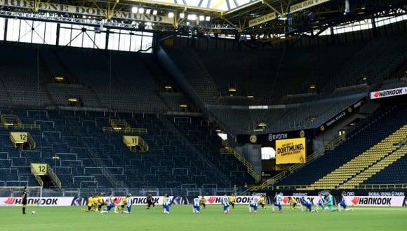 El homenaje de Borussia Dortmund y Hertha Berlin por la muerte de George Floyd. (Foto: Borussia Dortmund)