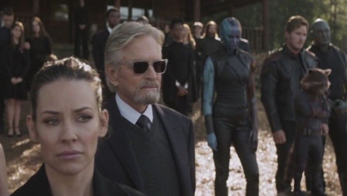 ¿Hank Pym con lentes oscuros en el funeral de Tony Stark? La razón estaría en la primera cinta de Ant-Man (Marvel)