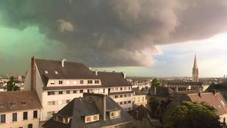 Temor en usuarios por ‘nube apocalíptica’ que apareció en cielo de Francia