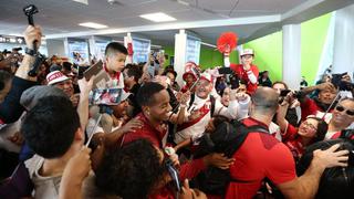 Todos somos Perú: jugadores e hinchas más unidos que nunca en la llegada aWellington [FOTOS]