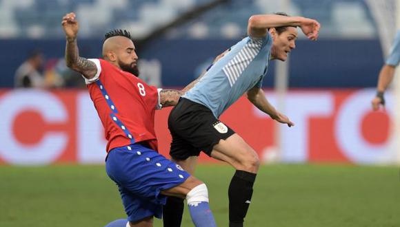 Riquelme se rindió ante la categoría de Arturo Vidal y Edinson Cavani. (Foto: AFP)