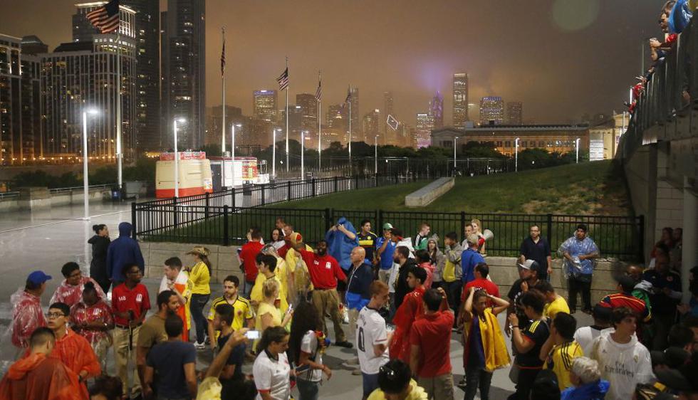 El segundo tiempo del Chile vs. Colombia se retrasó por mal tiempo en el Soldier Field de Chicago.