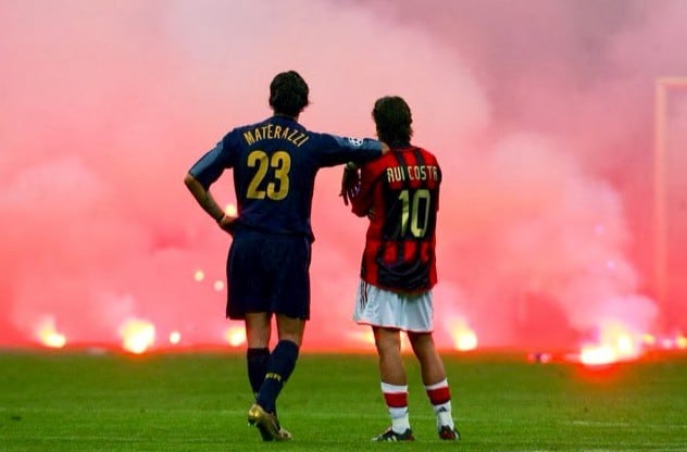 A 15 años del Inter vs Milan que acabó por una lluvia de bengalas. (Foto: Getty)