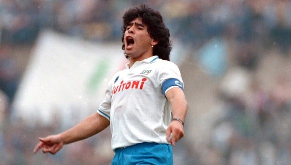 Maradona con la camiseta del Napoli (FanSided)