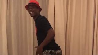 Una locura: Patrice Evra se vuelve viral por peculiar baile y risa pegajosa [VIDEO]