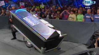 ¡Lo aplastó! Roman Reigns le lanzó la mesa de los comentaristas a Bobby Roode en SmackDown [VIDEO]