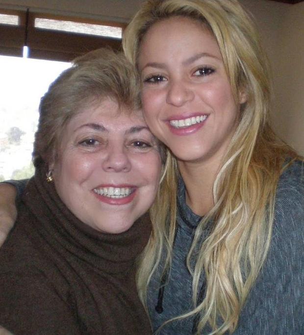 Shakira abrazando a su madre Nidia Ripoll (Foto: Shakira/Instagram)