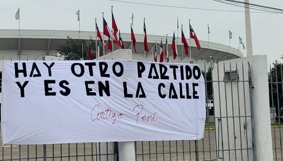 Este mensaje se dejó ver en el Nacional de Santiago (Foto: Nicolás Soto)