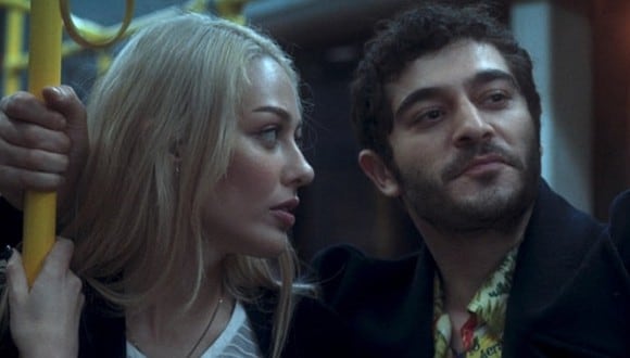Dilan Çiçek Deniz y Burak Deniz son los protagonistas de la película turca "Quédate" (Foto: Netflix)
