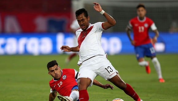 Renato Tapia alentó a la Selección Peruana a la distancia. (Foto: AFP)