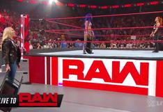 ¡A silletazos! Charlotte Flair y Becky Lynch le dieron una paliza a Bayley y Sasha Banks en Monday Night Raw [VIDEO]
